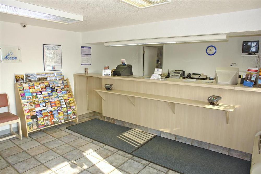 Motel 6- Denver, Co Downtown Интерьер фото